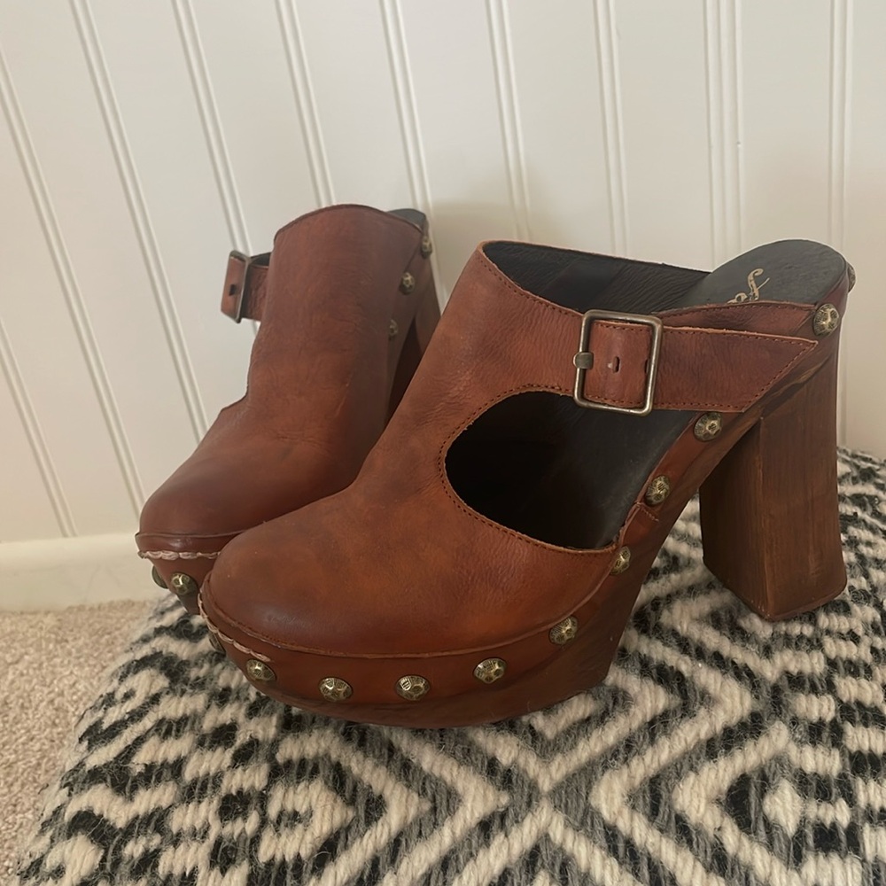 Free people clogs
